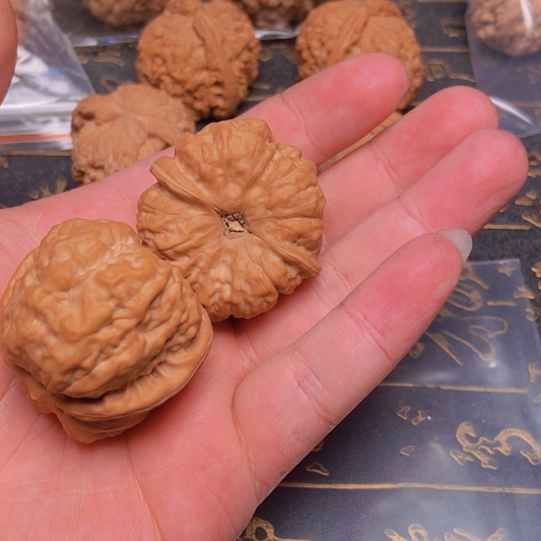 文玩核桃把件哈*哥蛤蟆头