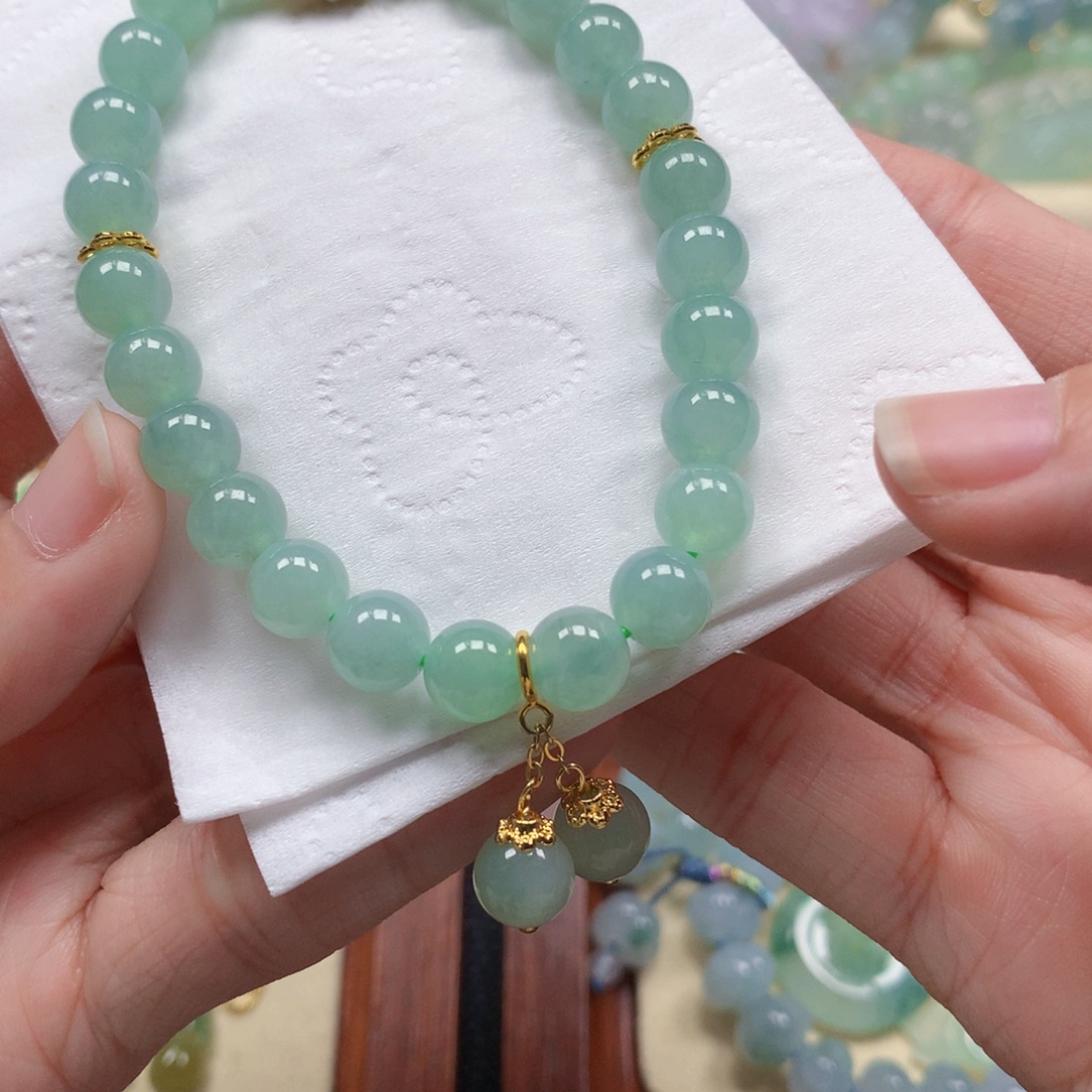 翡翠未镶嵌颈饰是