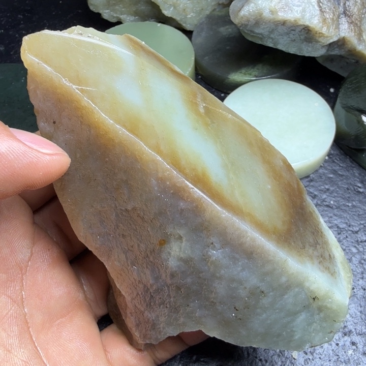 和田玉（糖玉）未镶嵌珠宝奇石