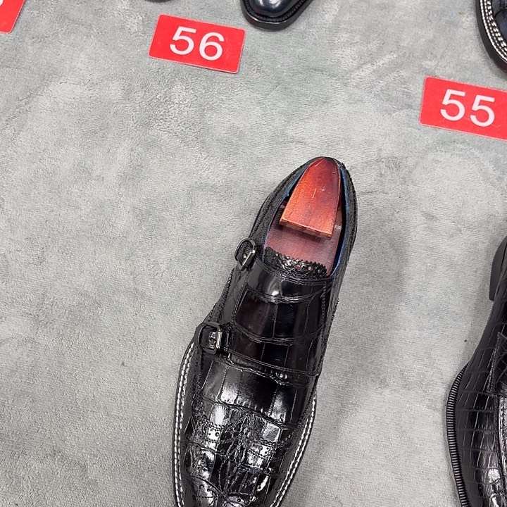 舍***¥鳄鱼皮（革）全鳄鱼皮42码