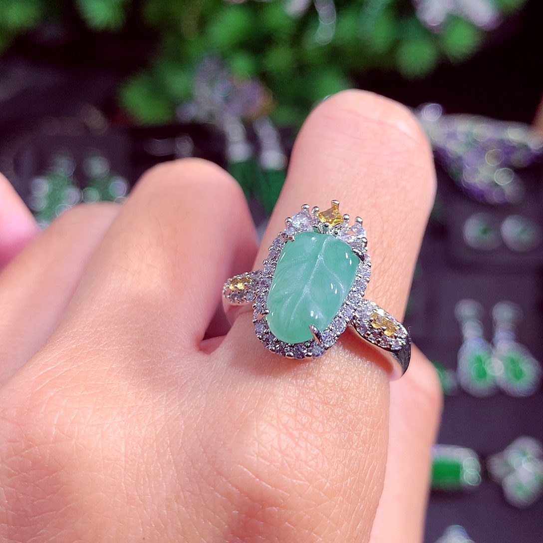 颈饰未镶嵌翡翠天然