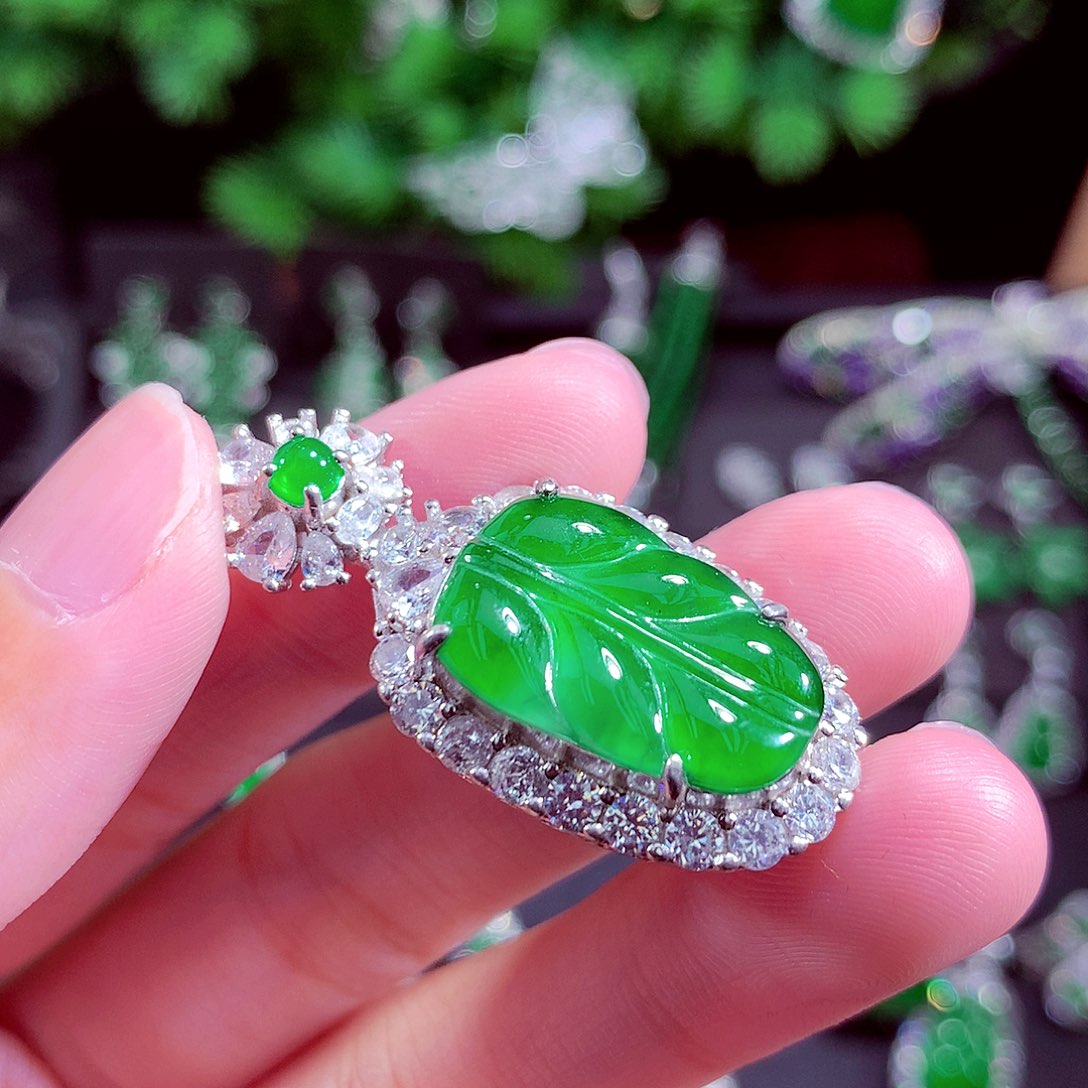 颈饰未镶嵌翡翠天然