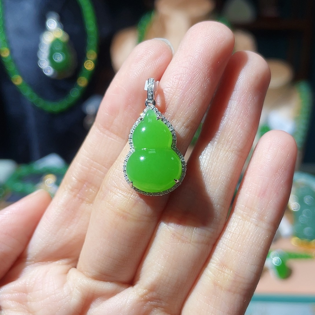 和田玉（碧玉）18K金镶嵌颈饰