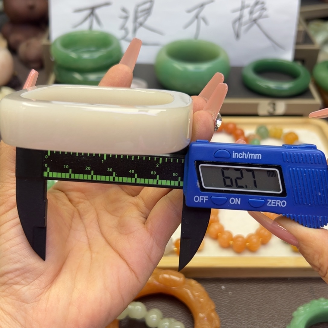 未镶嵌手镯石英岩玉