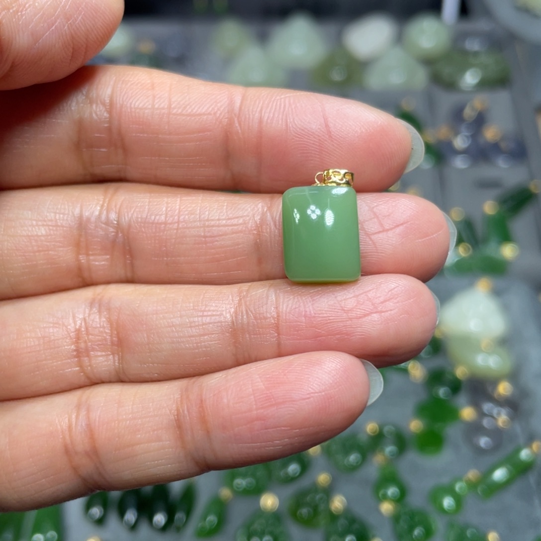 和田玉（碧玉）吊坠18K金镶嵌厉****g