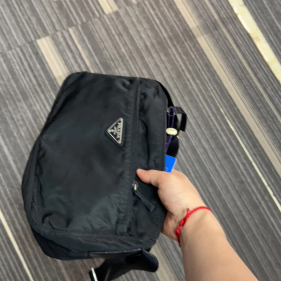 95新 Prada/普拉达 普拉达斜挎包77