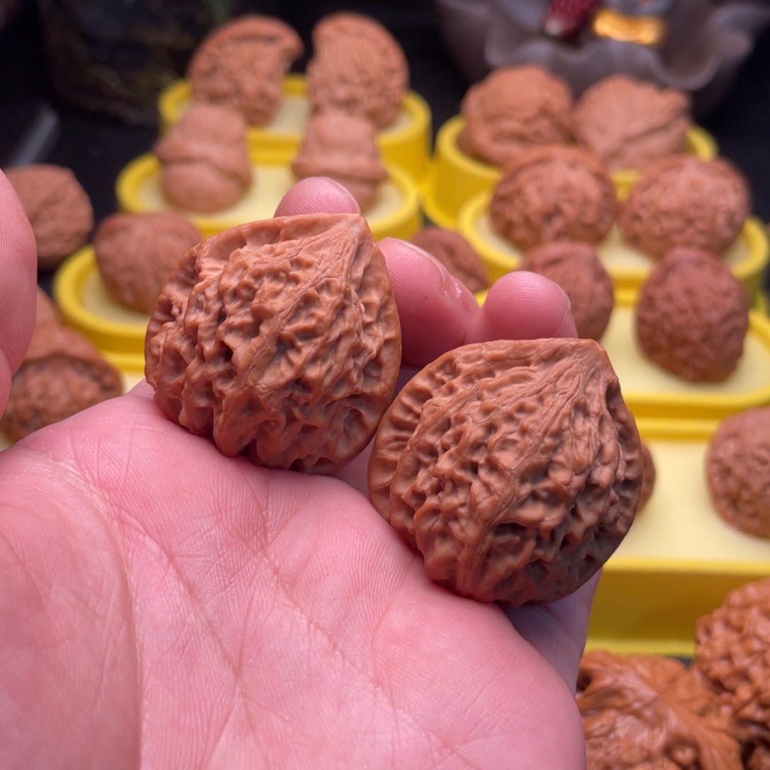 文玩核桃吊坠金牛37