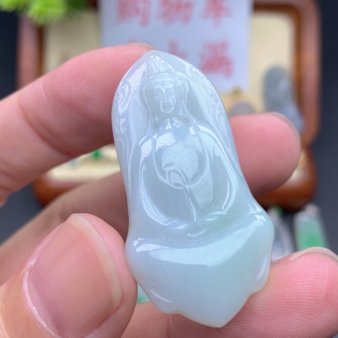 翡翠未镶嵌颈饰观