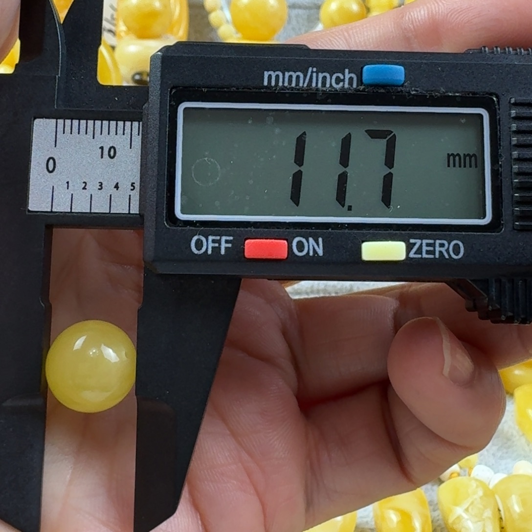 玖***玥蜜蜡未镶嵌裸石15