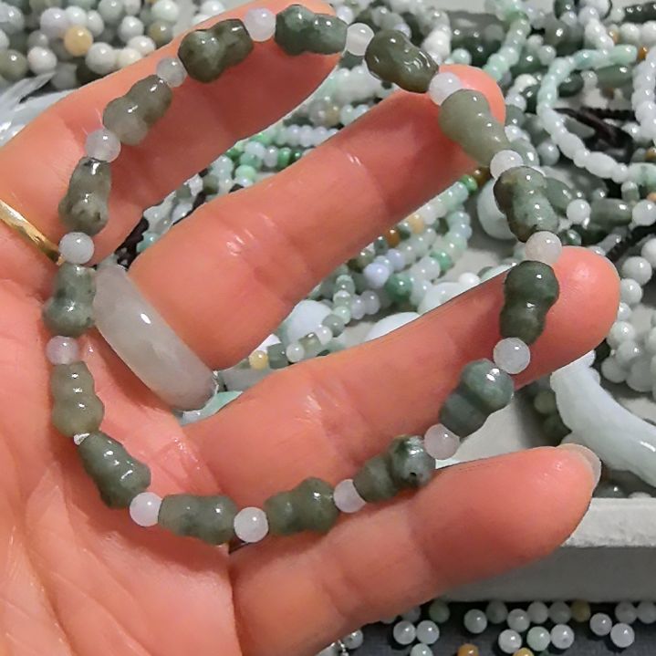 翡翠颈饰未镶嵌手串