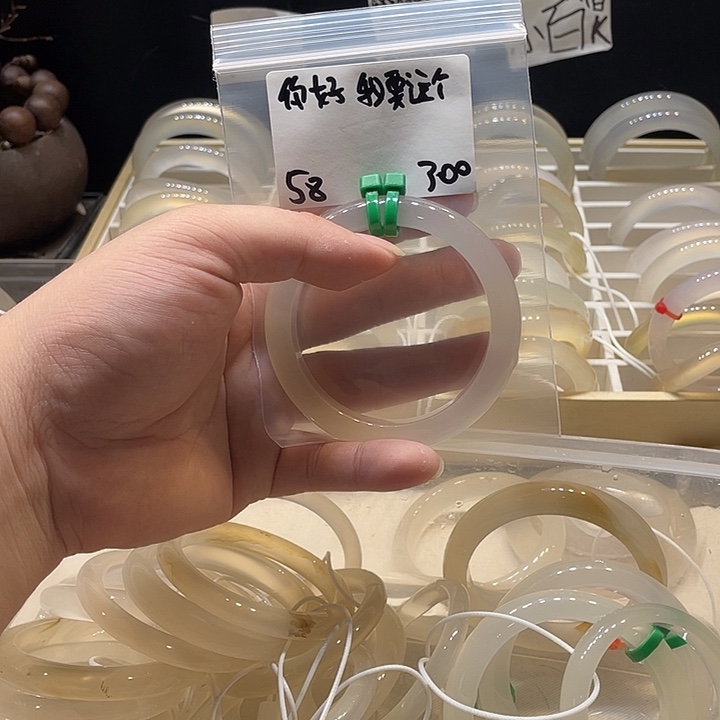 你***个玛瑙/玉髓未镶嵌手镯