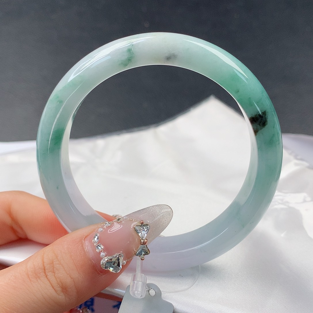 翡翠手镯未镶嵌101正57