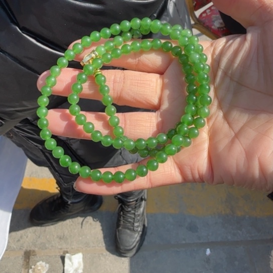 和田玉颈饰未镶嵌用****8俄罗斯卡6的108阳绿