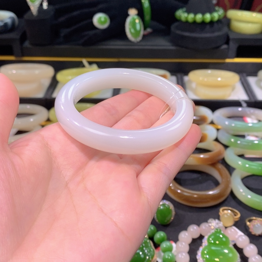 和田玉（白玉）未镶嵌手镯