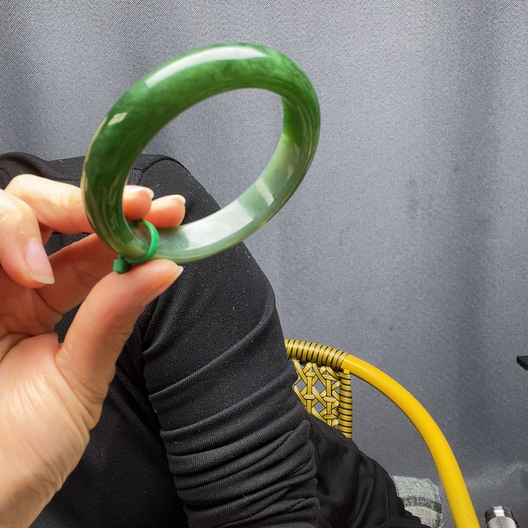 晴***川和田玉未镶嵌手镯