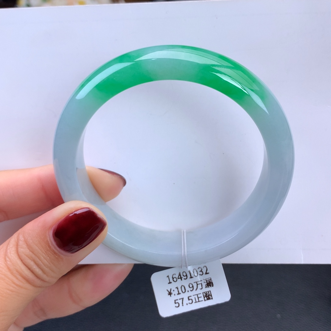 翡翠手镯未镶嵌细糯化阳绿手镯