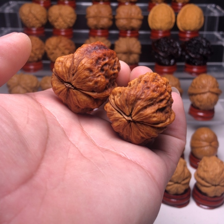 文玩核桃吊坠7七彩妖蟾