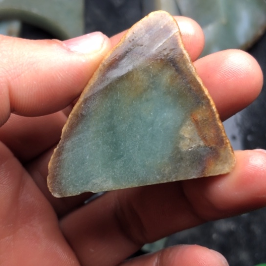 翡翠未镶嵌颈饰裸石