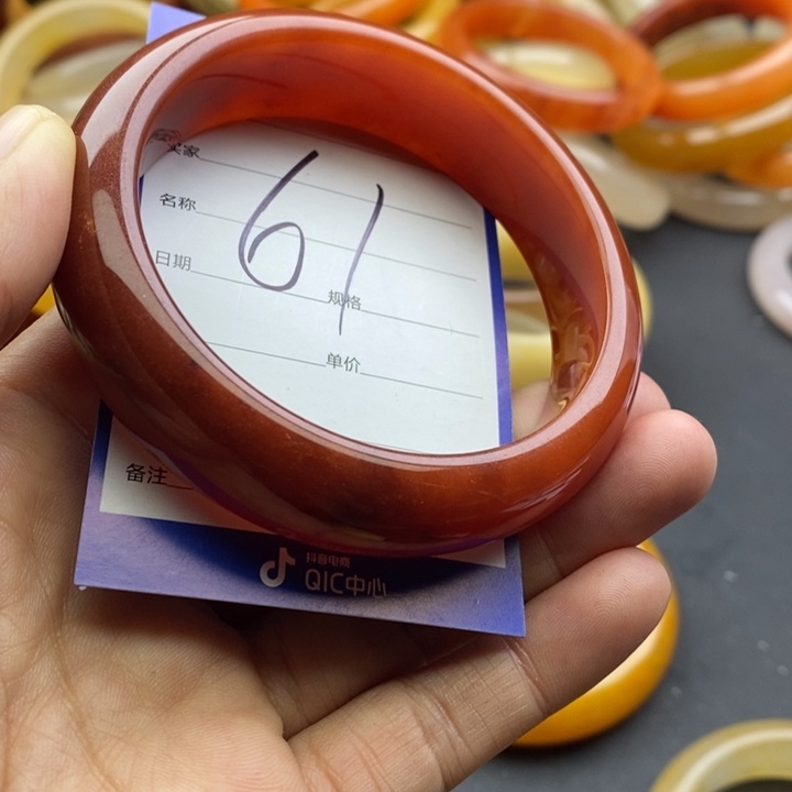 未镶嵌手镯石英质玉