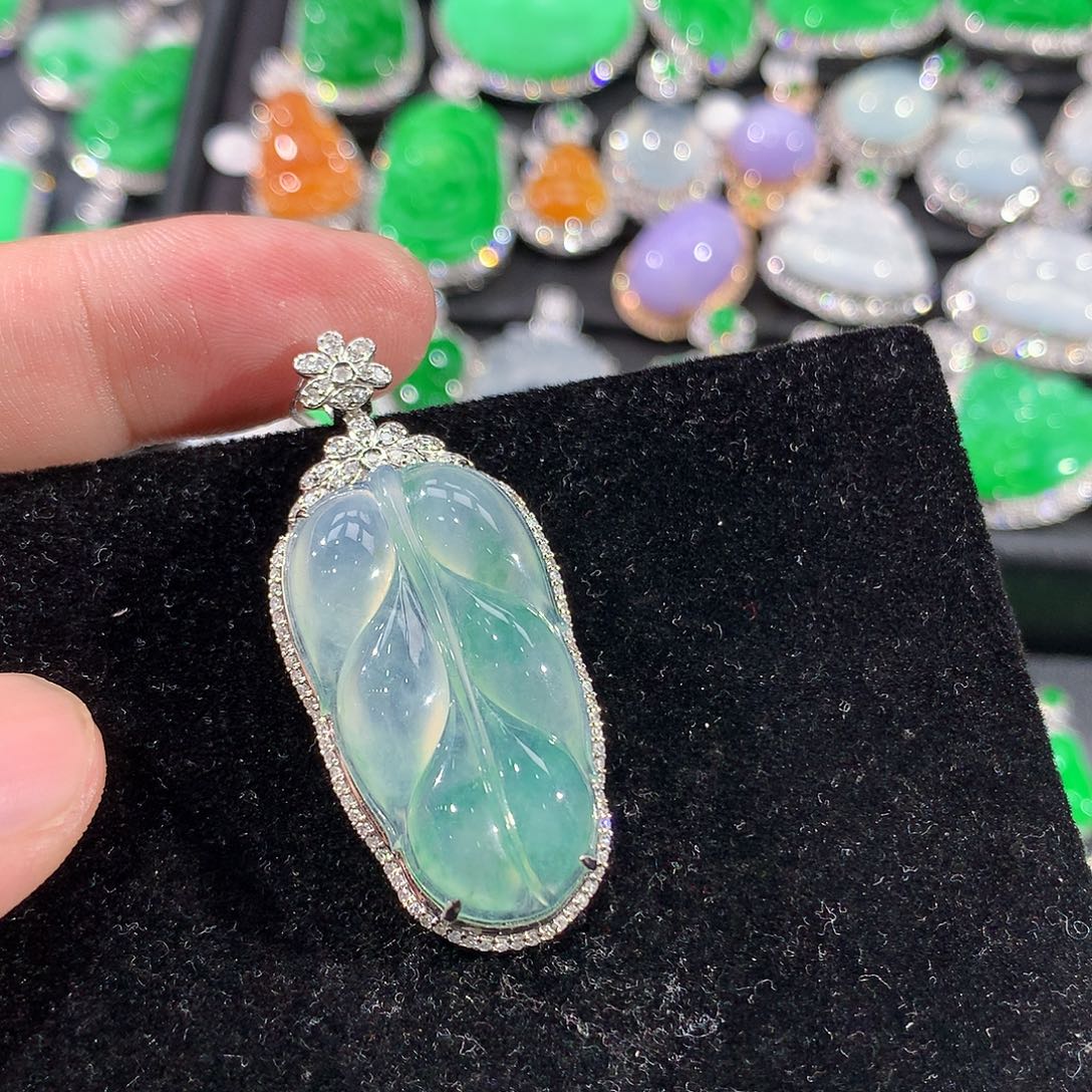 翡翠18K金镶嵌颈饰