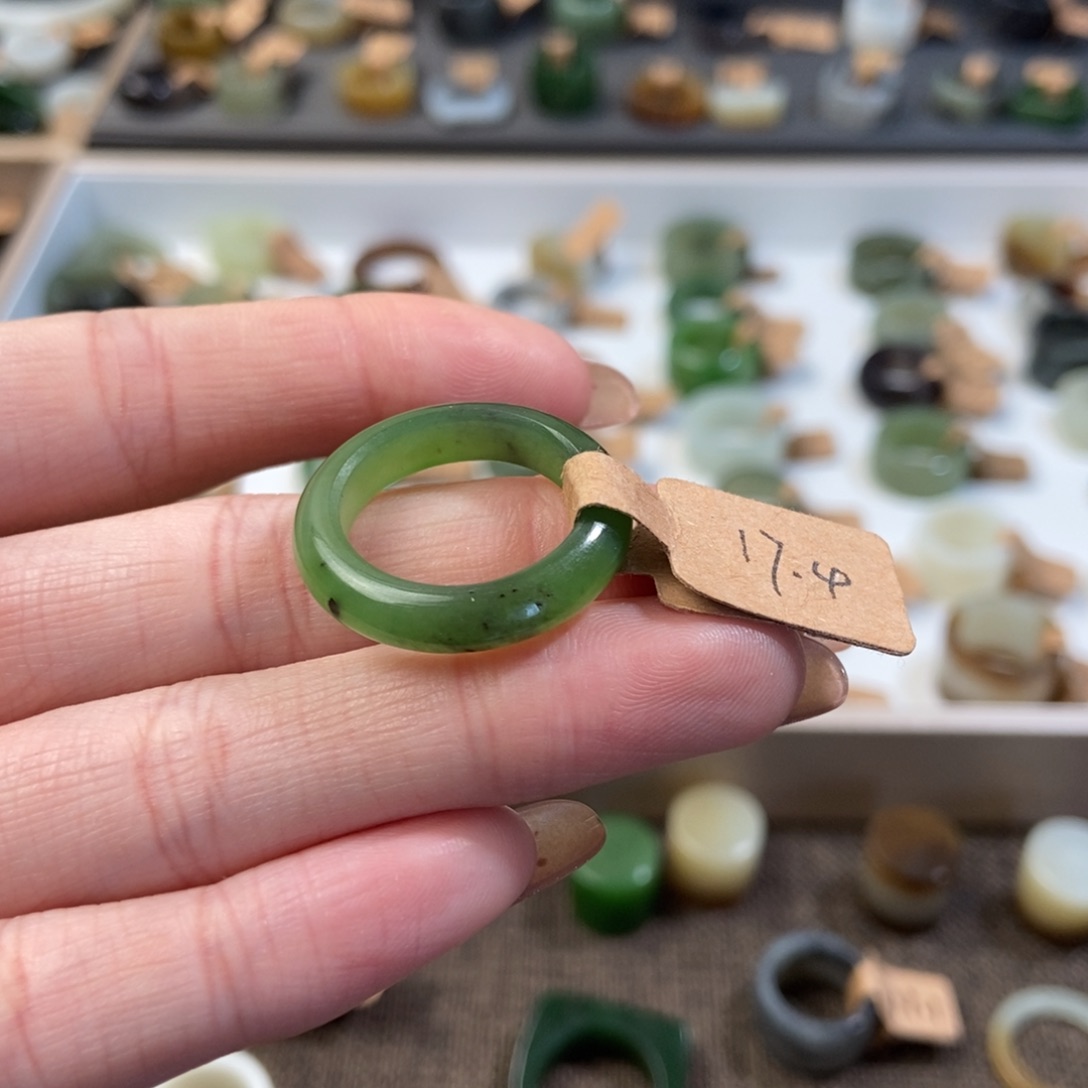 和田玉未镶嵌戒指