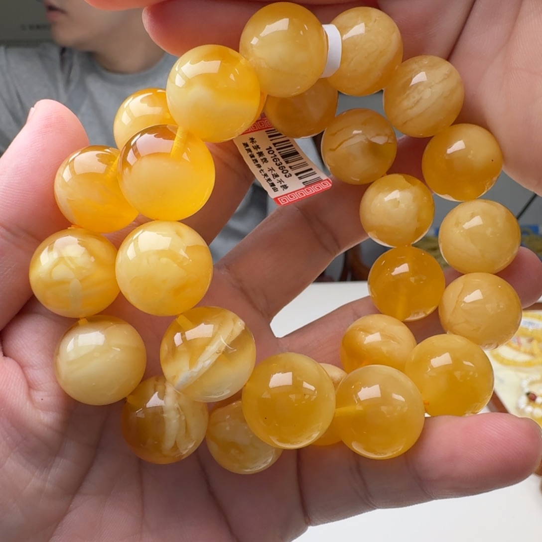 琥珀未镶嵌裸石多样性发其一