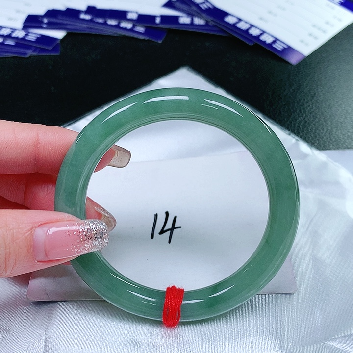 翡翠手镯（圆镯）未镶嵌