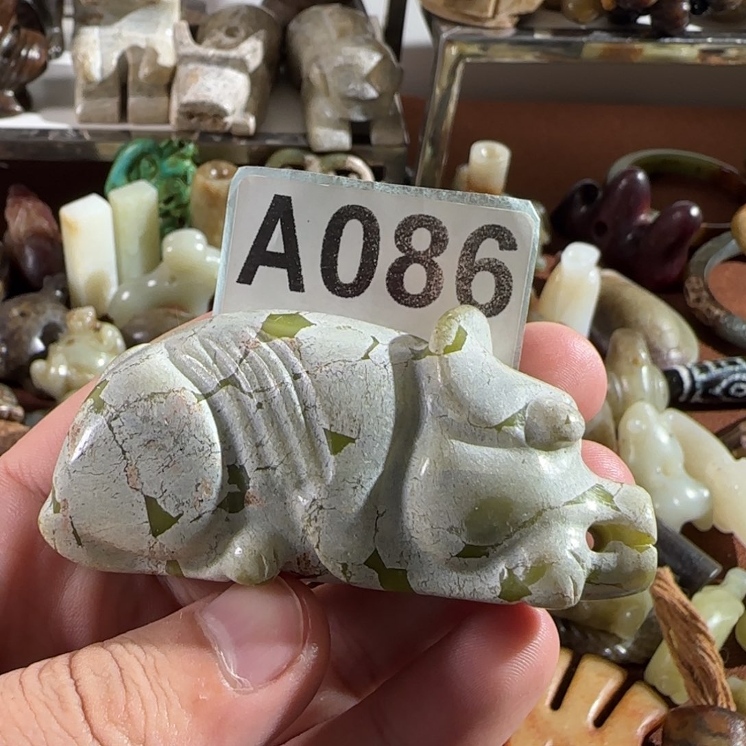 未镶嵌蛇纹石玉颈饰