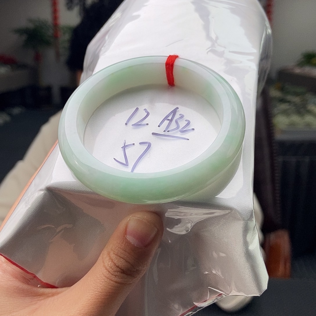 翡翠手镯未镶嵌拍一发一