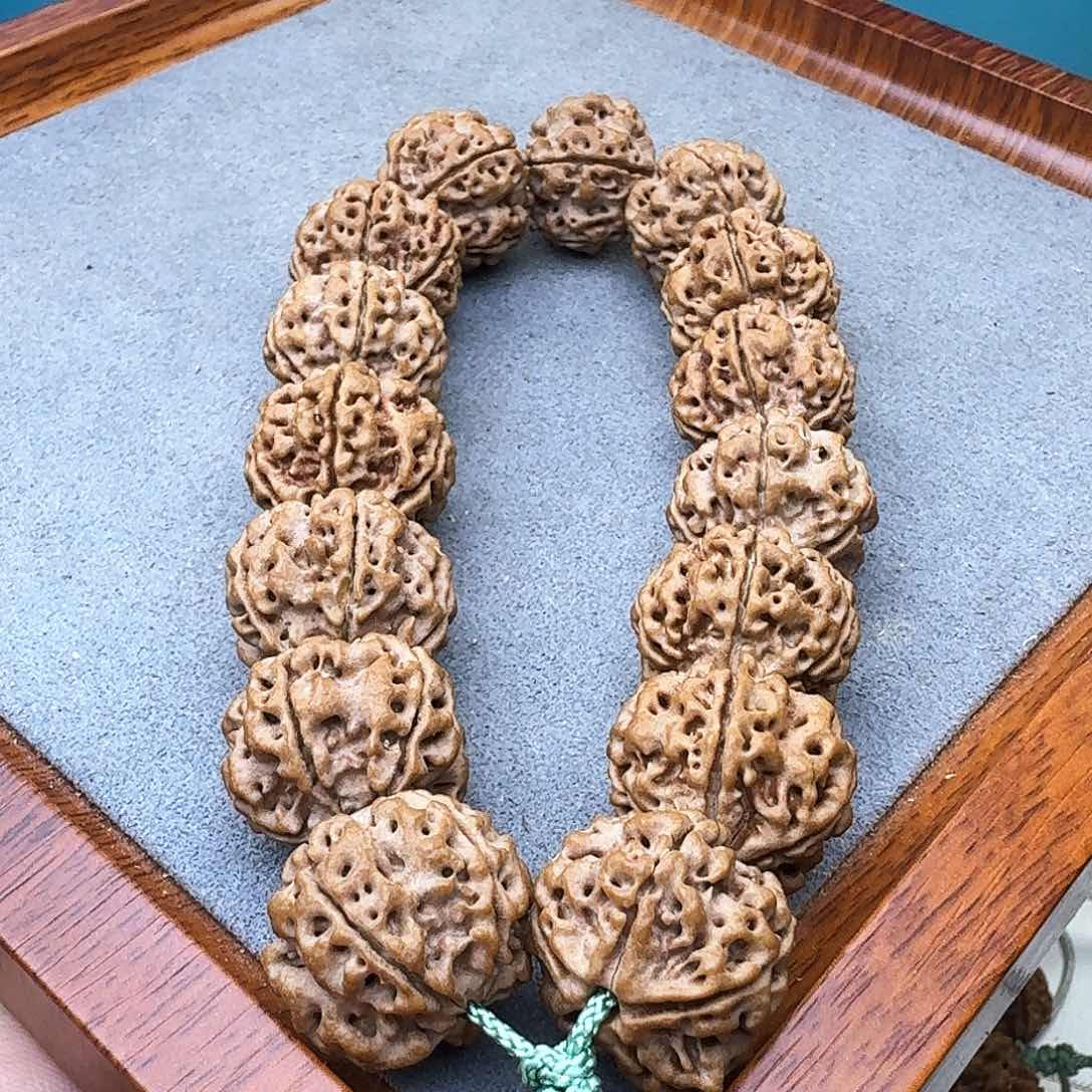 金刚菩提吊坠铁籽蜂窝双龙