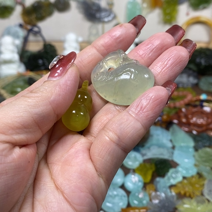 蛇纹石玉未镶嵌吊坠