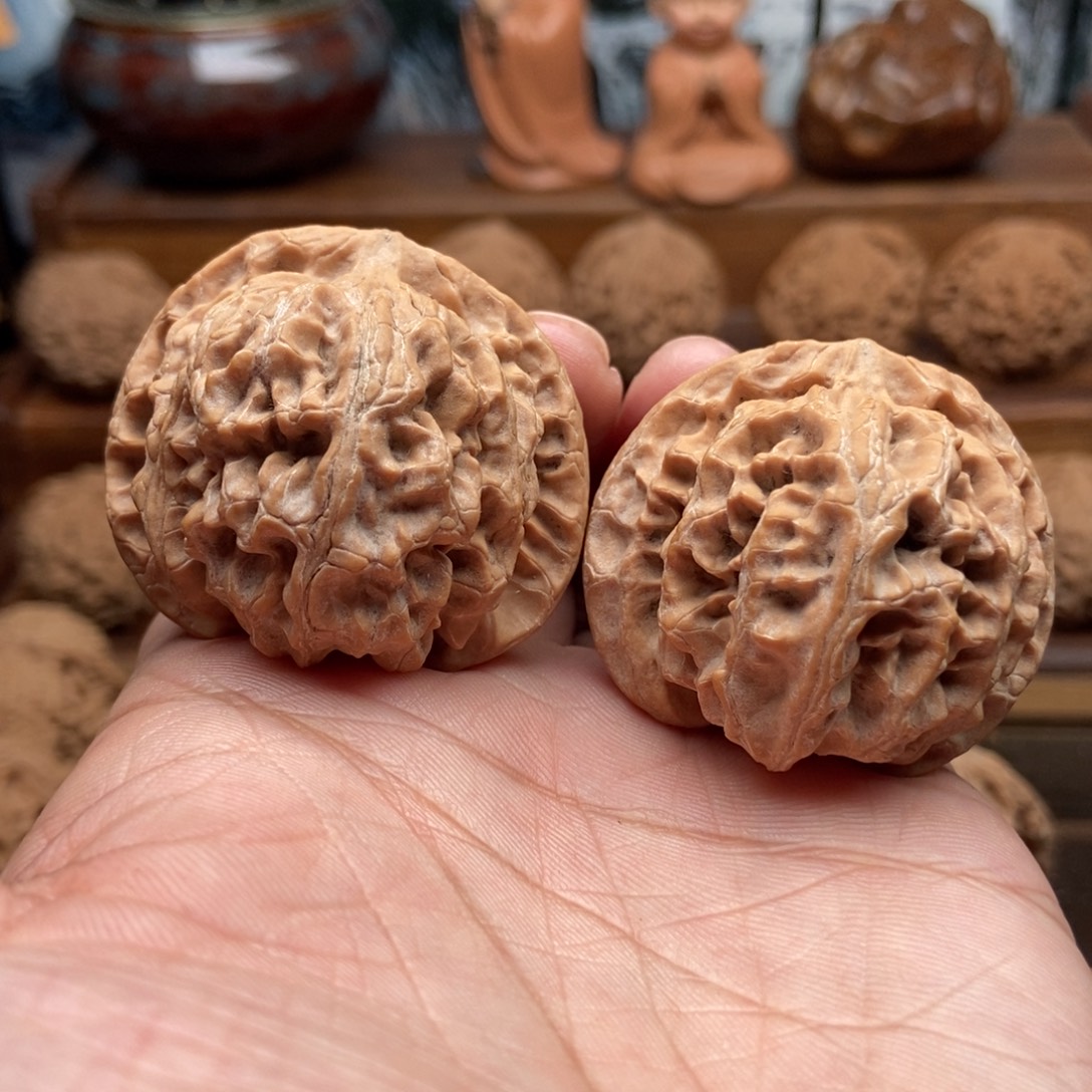 把件桃核苹果圆狮子头