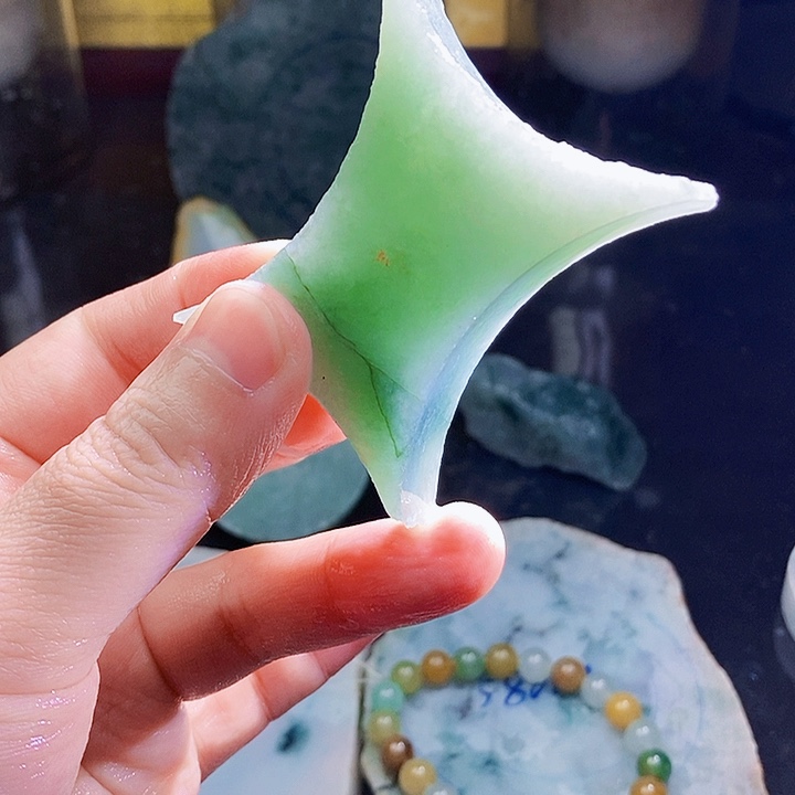 翡翠未镶嵌颈饰毛料63