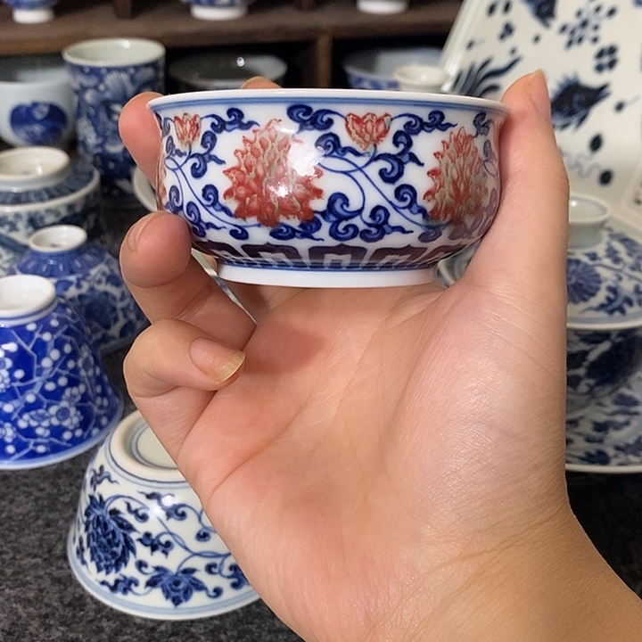 瓷釉里红缠枝莲炉式杯