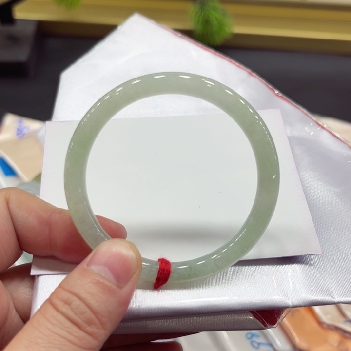 翡翠手镯未镶嵌50圆