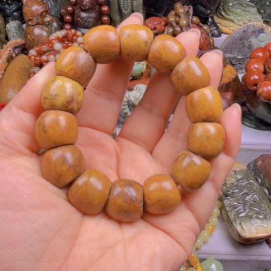 手串未镶嵌岫岩河磨玉（透闪石质玉）阿*尼