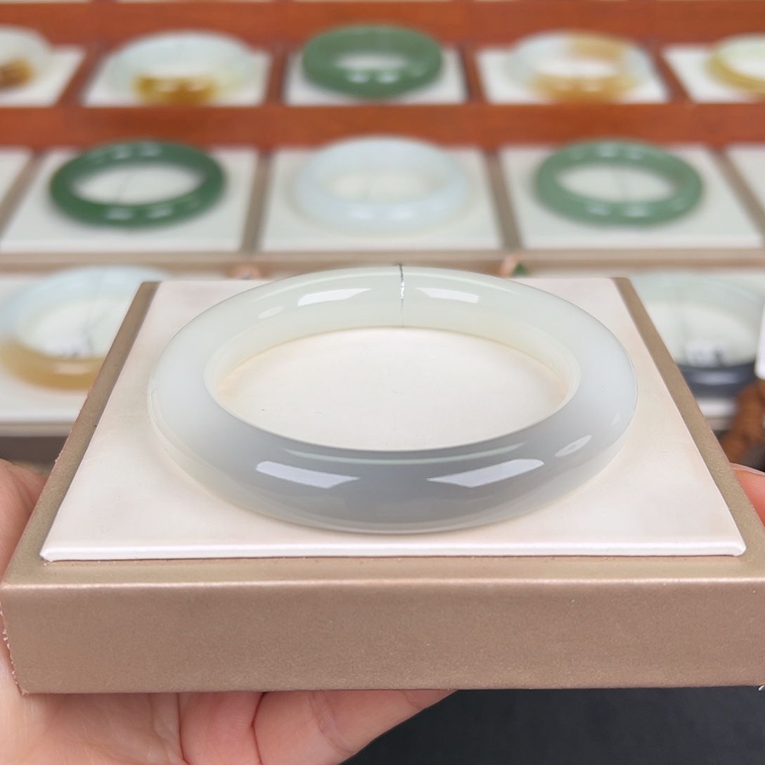 和田玉未镶嵌手镯一口紫