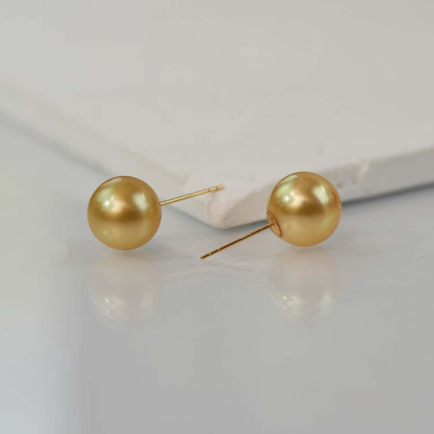 【周年庆专享】10-11mm18K金海水南洋金珍珠浓金耳钉-多样性发一