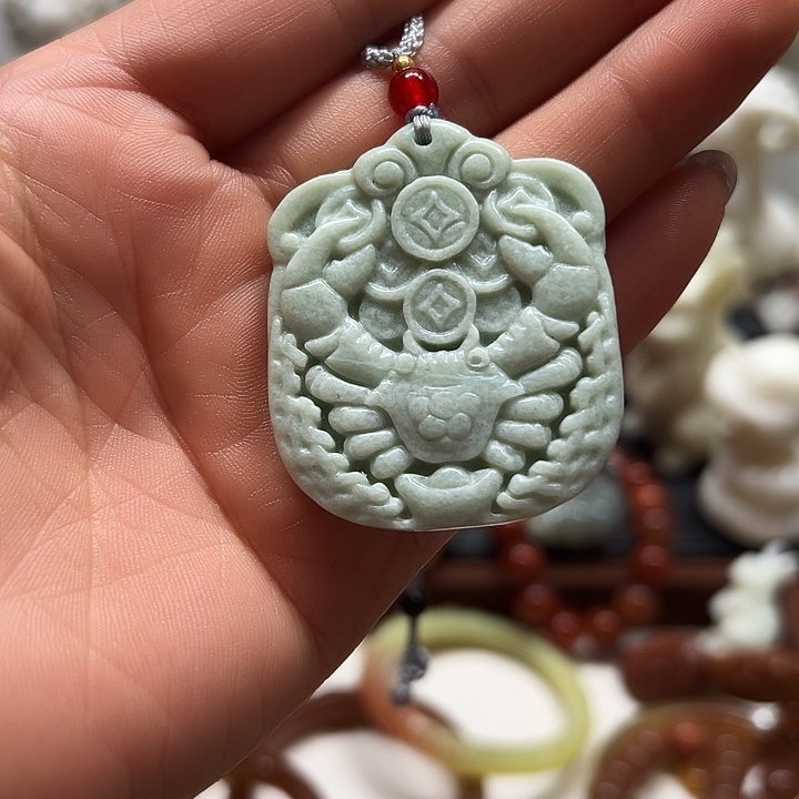 蛇纹石玉吊坠未镶嵌