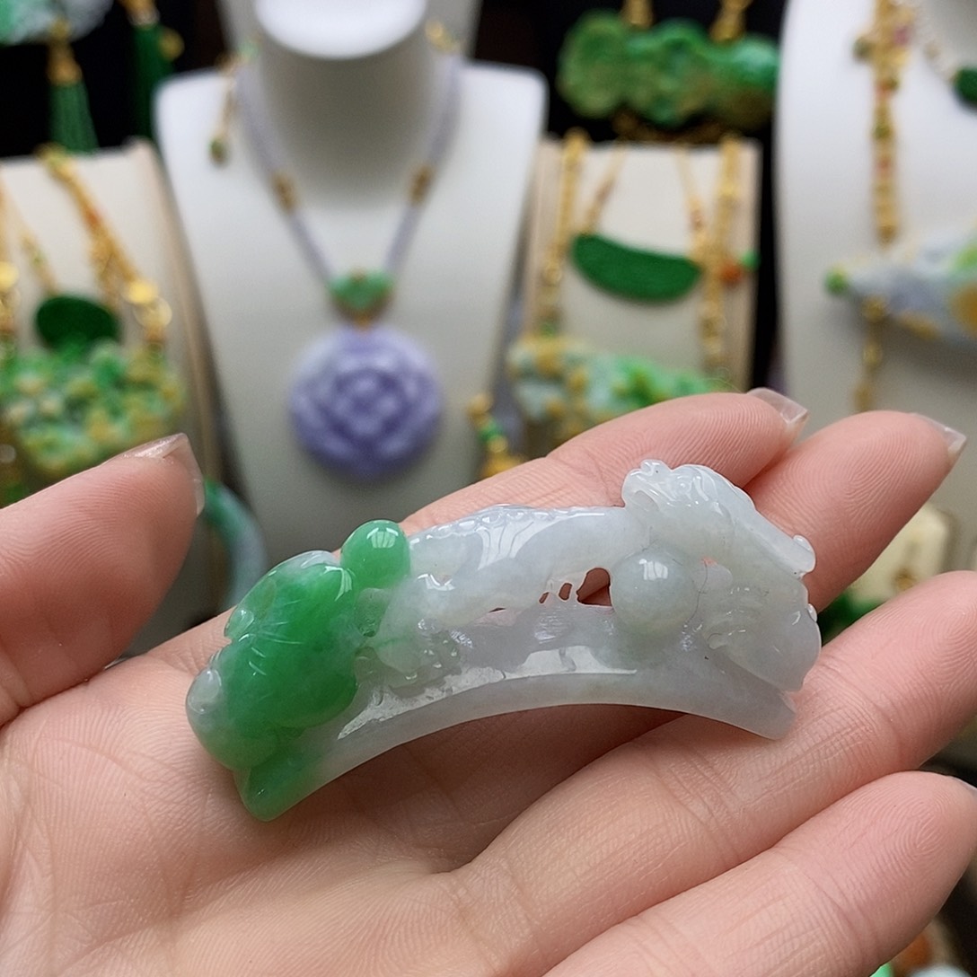 翡翠颈饰未镶嵌天然