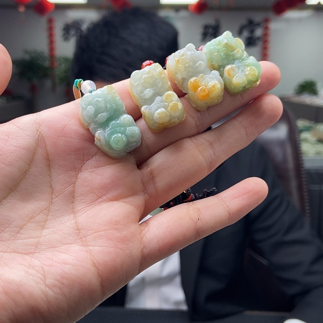 翡翠颈饰未镶嵌颜色多样性发拍一发一