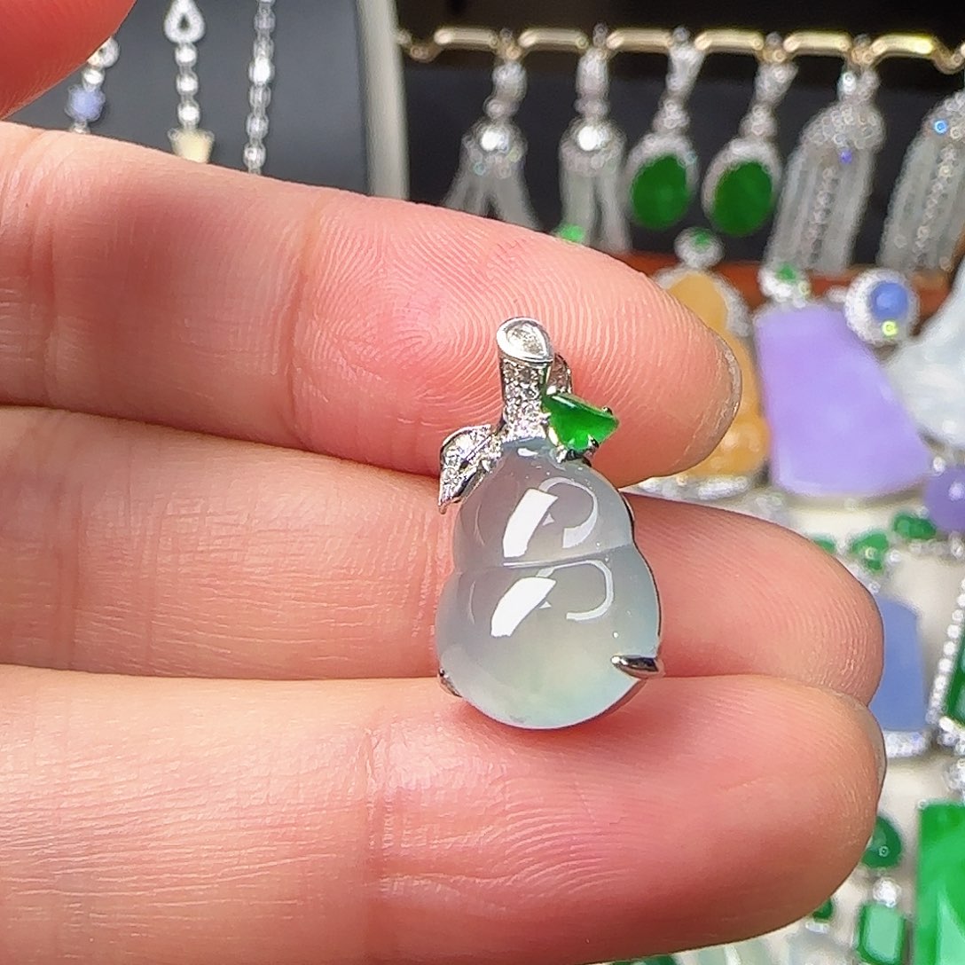 翡翠18K金镶嵌颈饰高冰起荧光葫芦