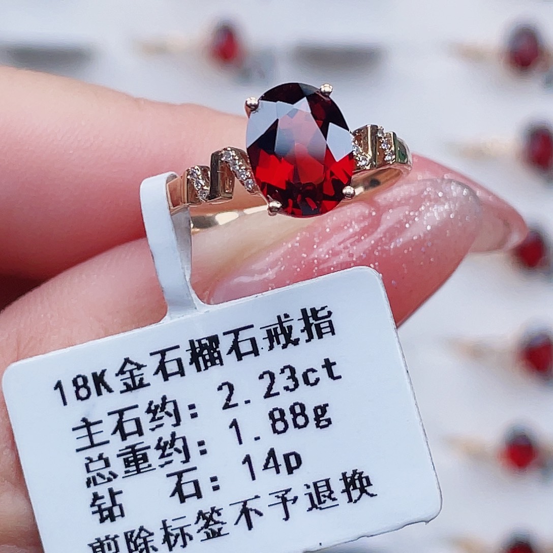戒指18K金镶嵌石榴石