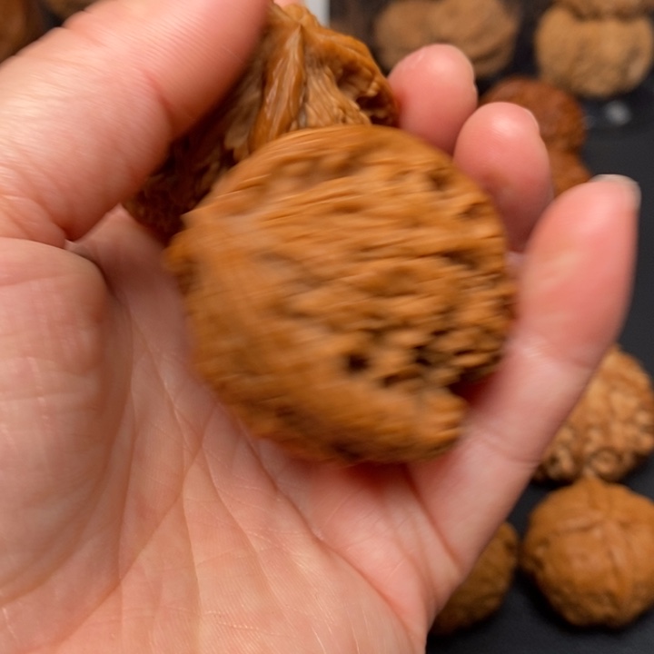 文玩核桃吊坠虎头奔