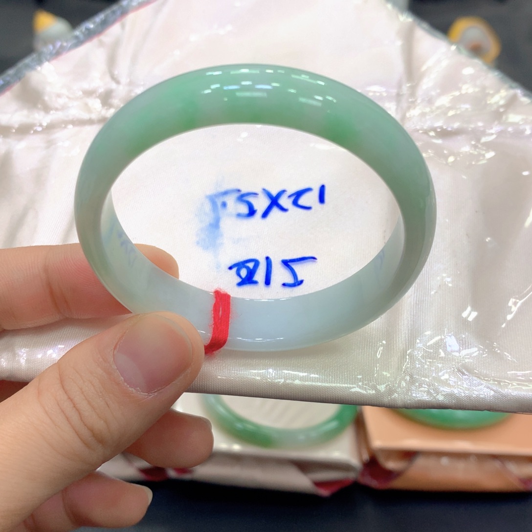 翡翠未镶嵌手镯翡翠3