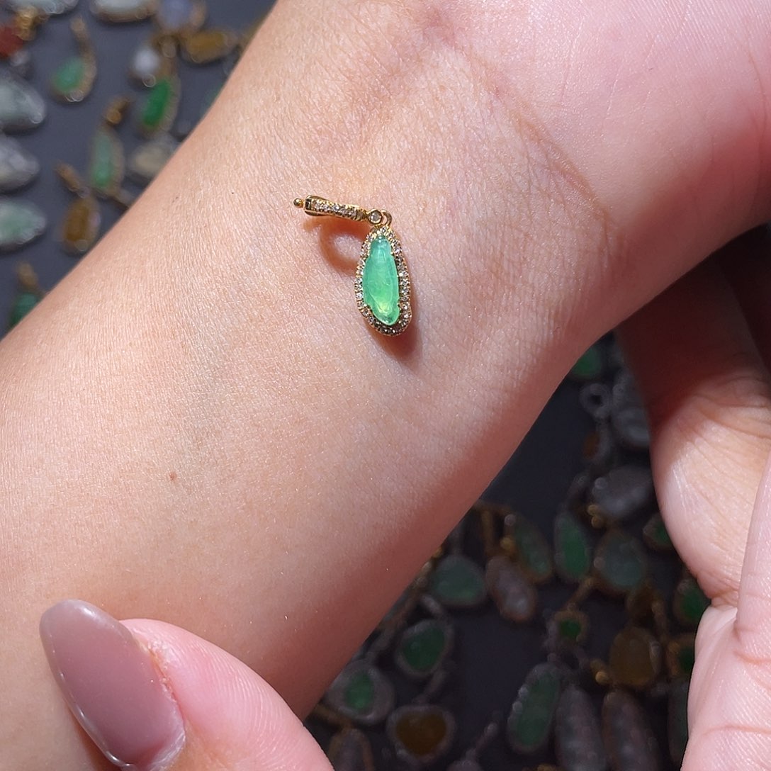 吊坠(不含链)18K金镶嵌翡翠