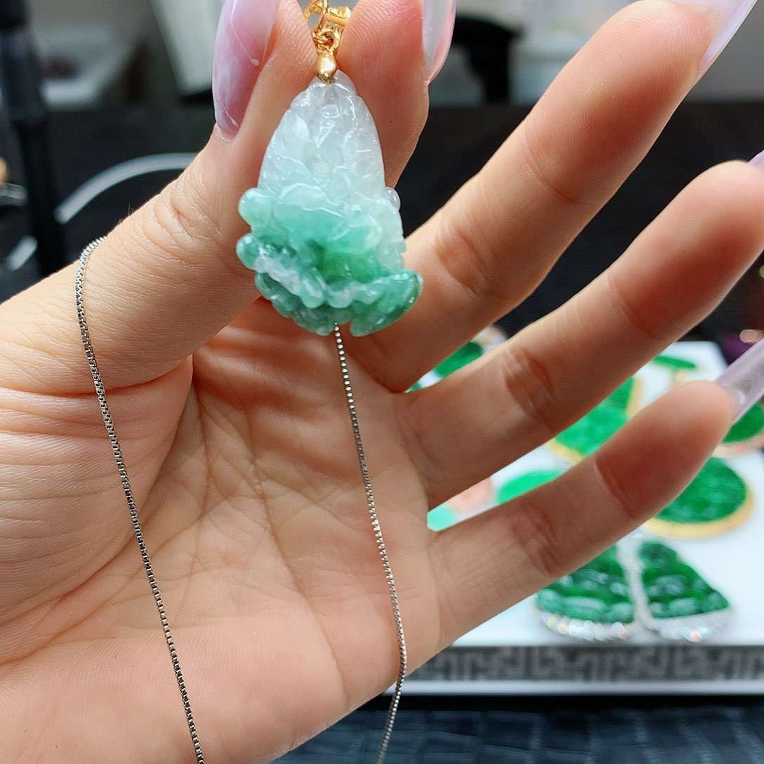 【闪购商品】翡翠吊坠(赠链)未镶嵌