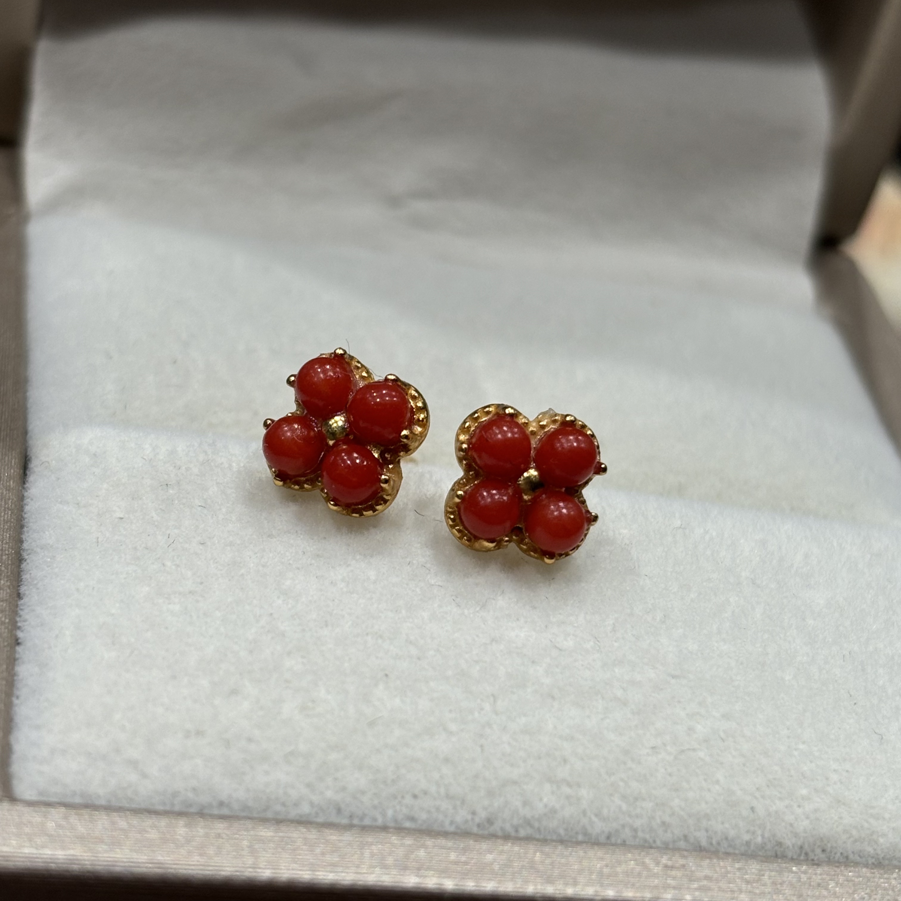 纯天然红珊瑚圆珠四叶草耳钉