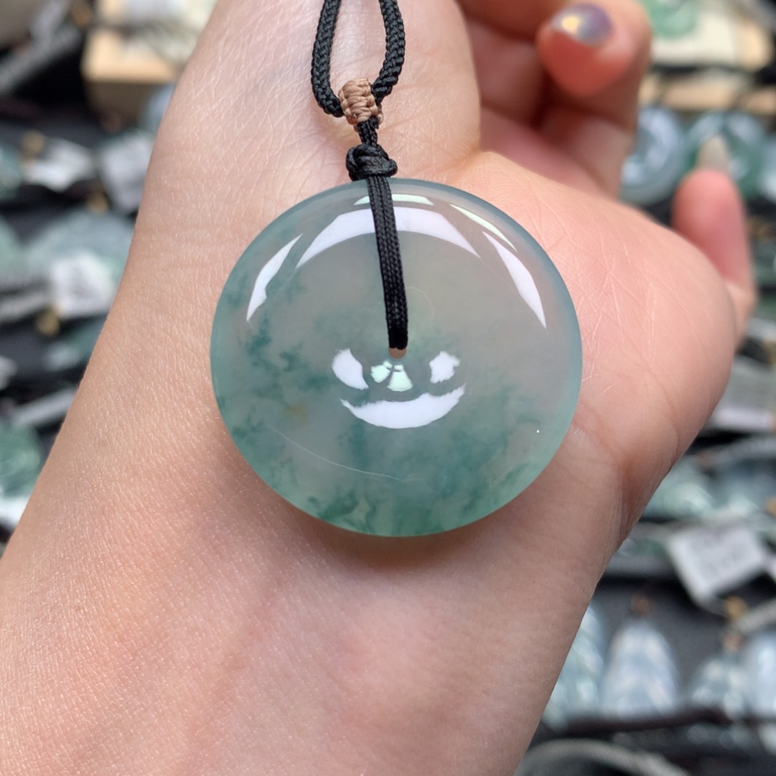 翡翠颈饰未镶嵌扣子