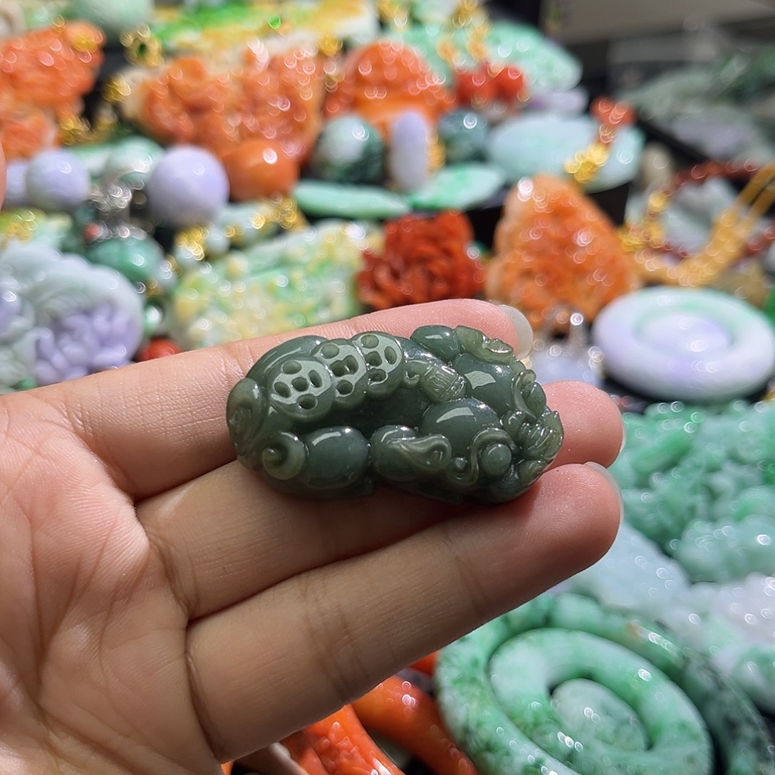 颈饰未镶嵌翡翠待编织